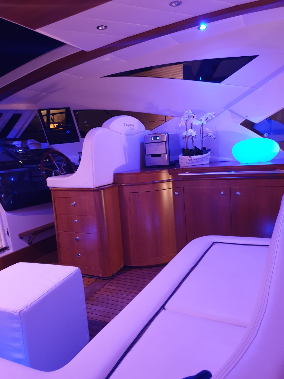 Cayman 58 "Boot"