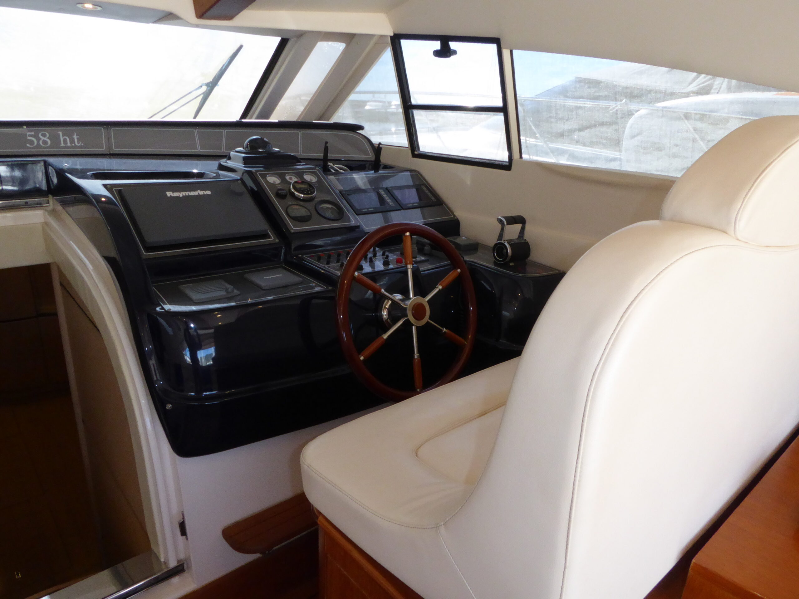 Cayman 58 "Boot"